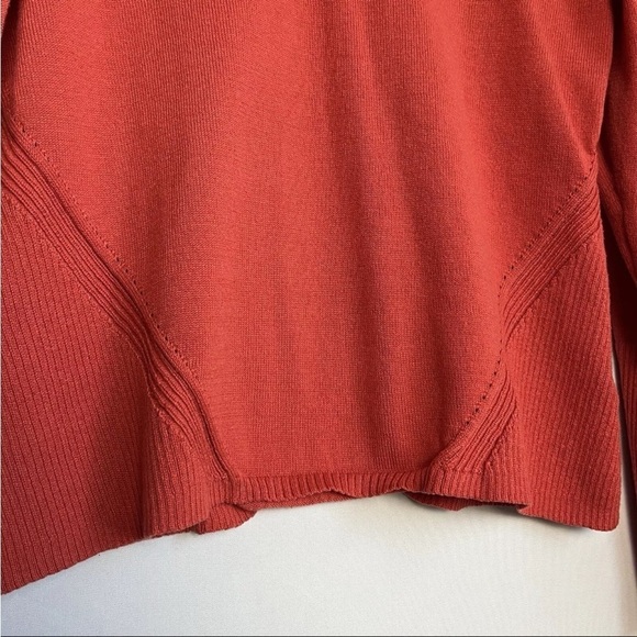 Title Nine V Neck Sz L Coral Orange Sweater Ribbed Trim  Knit Top Outdoor EUC - Picture 2 of 9